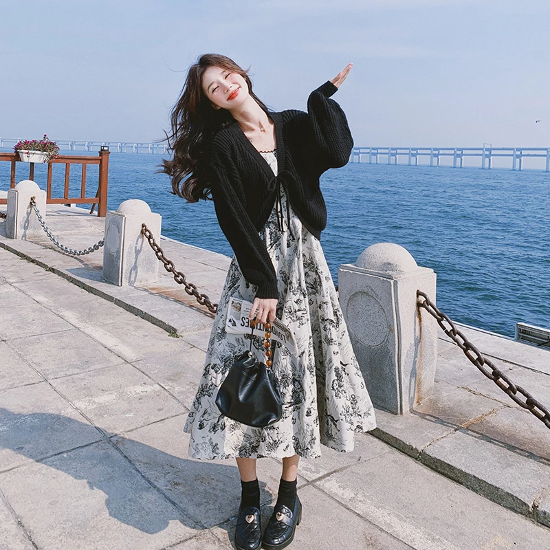 水墨画碎花长裙套装2025新款轻熟风黑色针织外套宽松连衣裙两件套