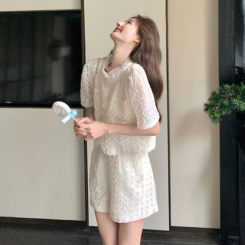 韩版镂空小香风套装女夏季小个子减龄蕾丝拼接上衣阔腿短裤两件套