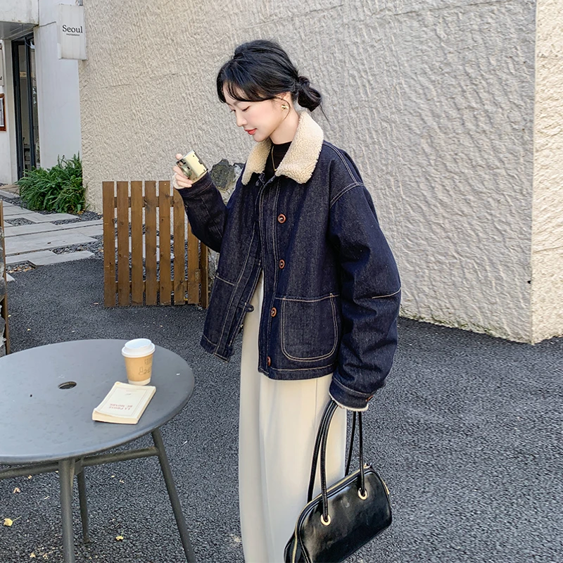 深蓝色羊羔毛领牛仔羽绒服2024新款女冬加绒加厚高级感夹克短外套