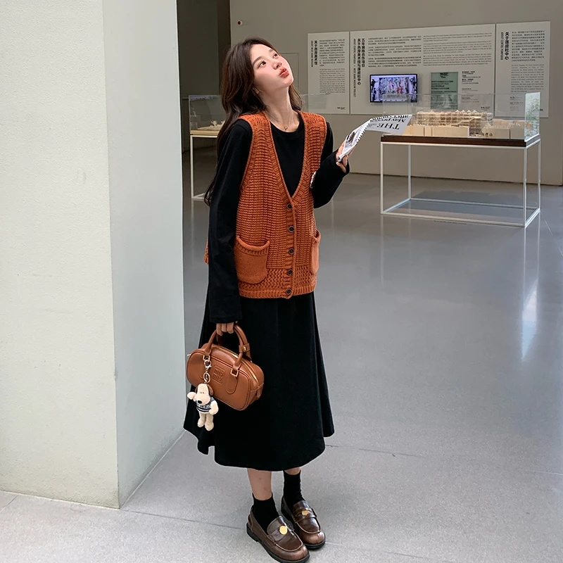 森系简约V领马甲黑色长裙套装女2025新款减龄显瘦连衣裙子两件套
