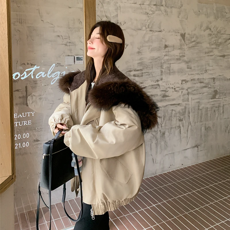 2025新款卡其色大毛领牛角扣羽绒服女冬独特超好看工装派克服外套