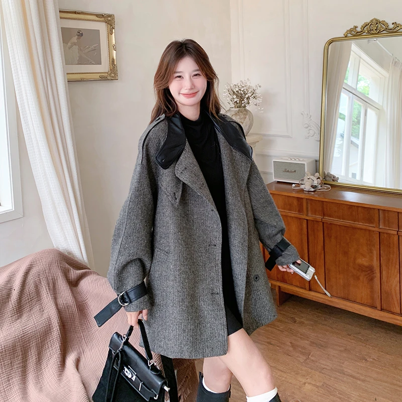 灰色PU皮拼接毛呢大衣2025秋冬新款收腰显瘦设计感中长款呢子外套