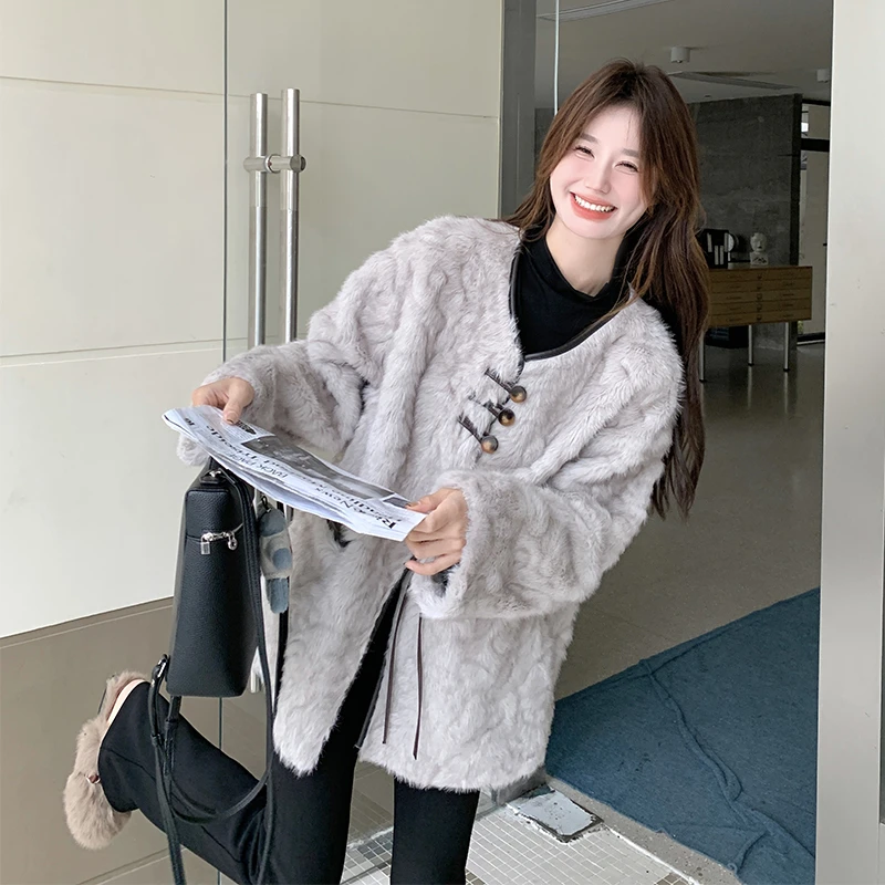 灰色毛绒绒加厚保暖外套女2025冬季新款韩版设计感小个子皮毛一体