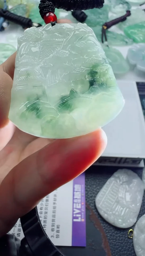 【闪购商品】翡翠吊坠(不含链)未镶嵌多样性随机发其一
