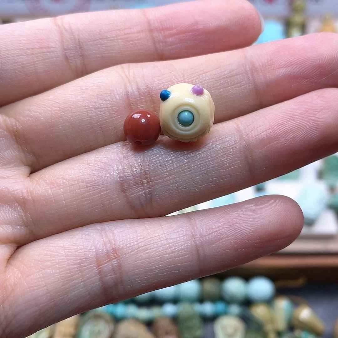 南红玛瑙配饰未镶嵌