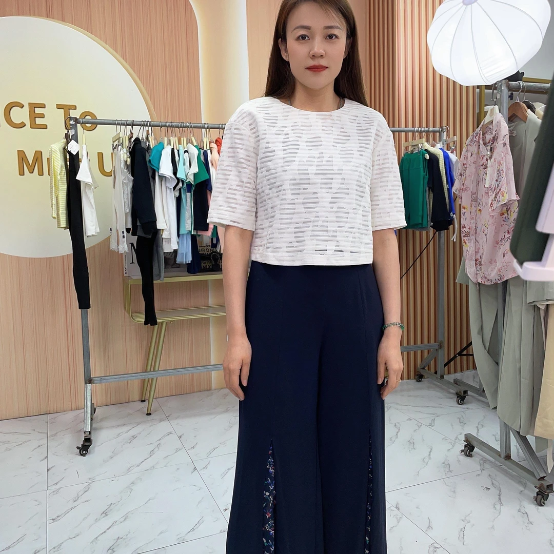 碧家 春款白色圆领短款显瘦显高上衣 05019005