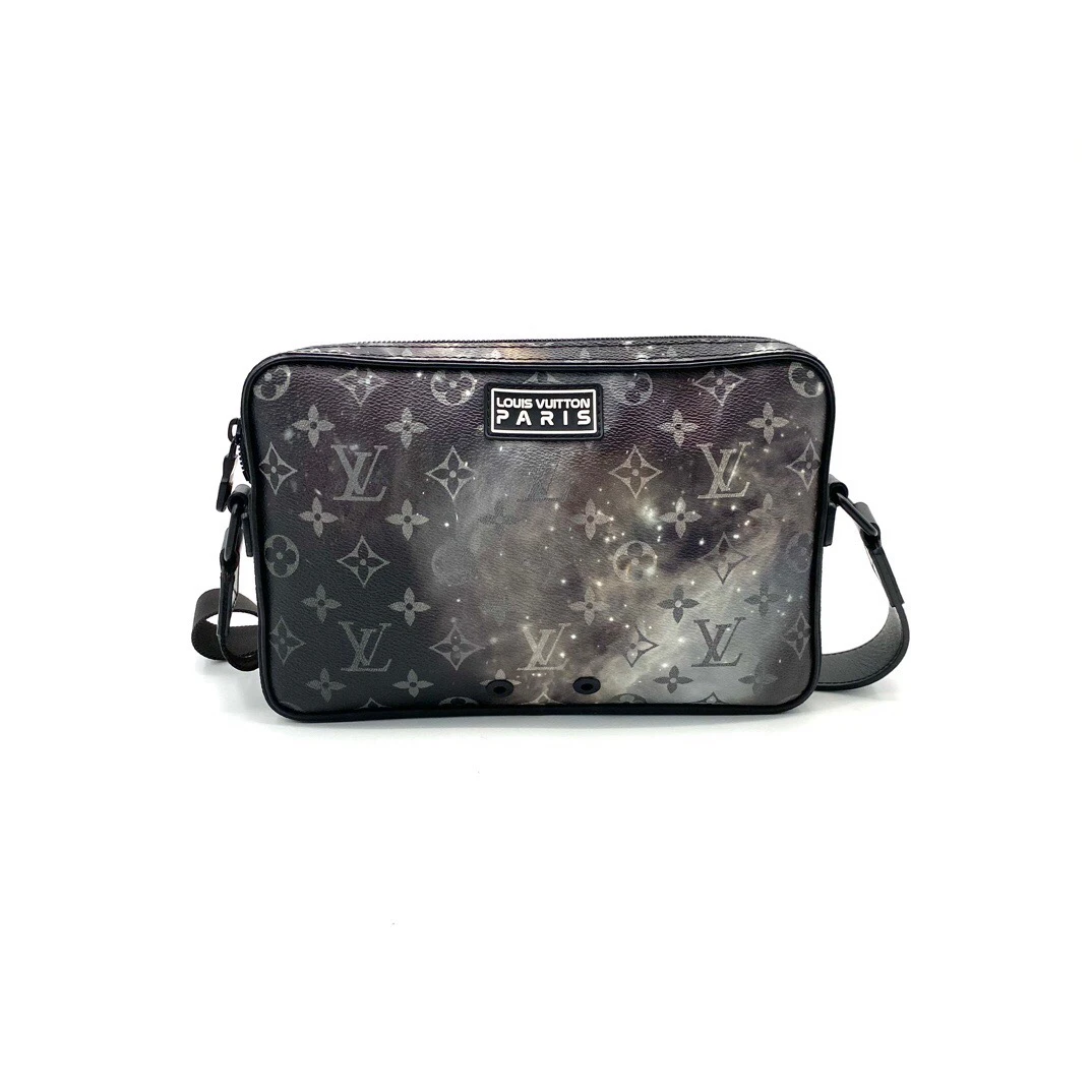 95新 LouisVuitton/路易威登 星空限量款alpha邮差包 尺寸26/17