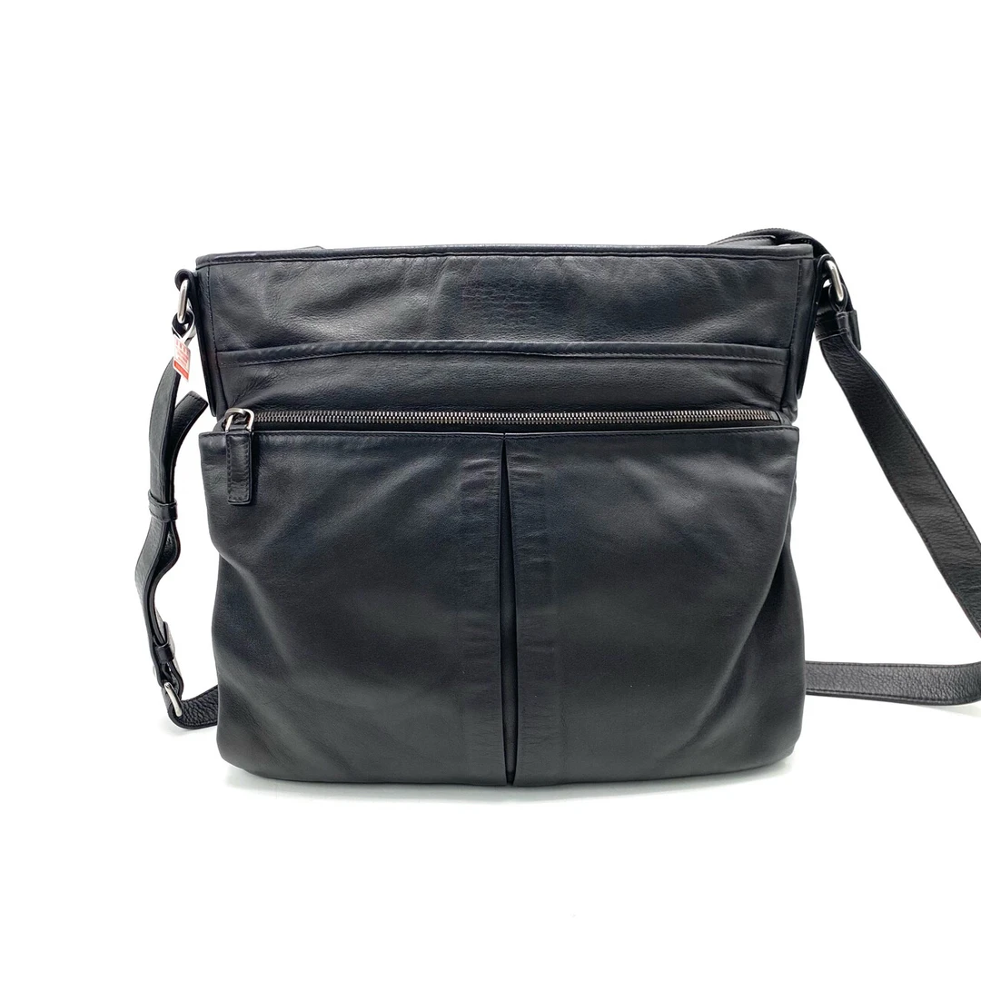 95新 Prada/普拉达 黑色全皮斜挎包 尺寸36/32