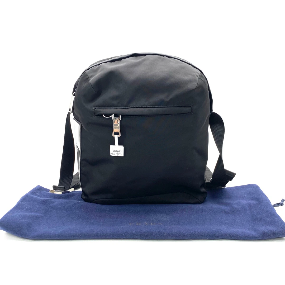 95新 Prada/普拉达 98新黑色尼龙斜挎包 尺寸26/30