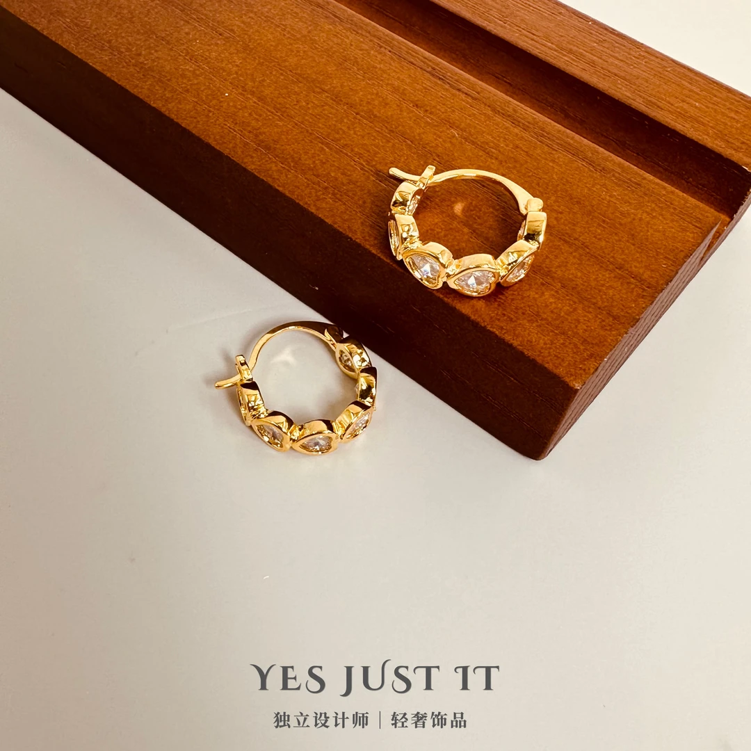 铜合金耳饰 新款温柔爱心镶钻耳环轻奢气质时尚百搭精致耳饰021