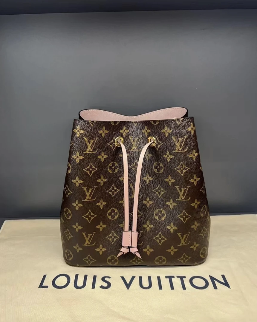 99新 LouisVuitton/路易威登 98新Lv粉桶斜挎包
