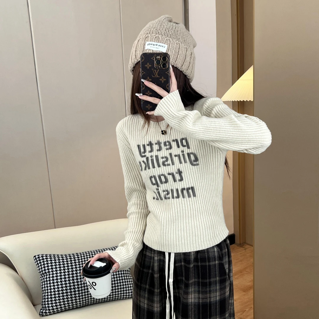 韩版显瘦百搭时尚字母圆简约系软糯氛围感甜美修身设计短款针织衣
