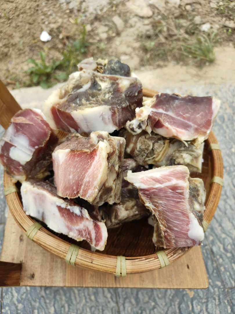 金寨黑毛猪带瘦肉腊肉骨头