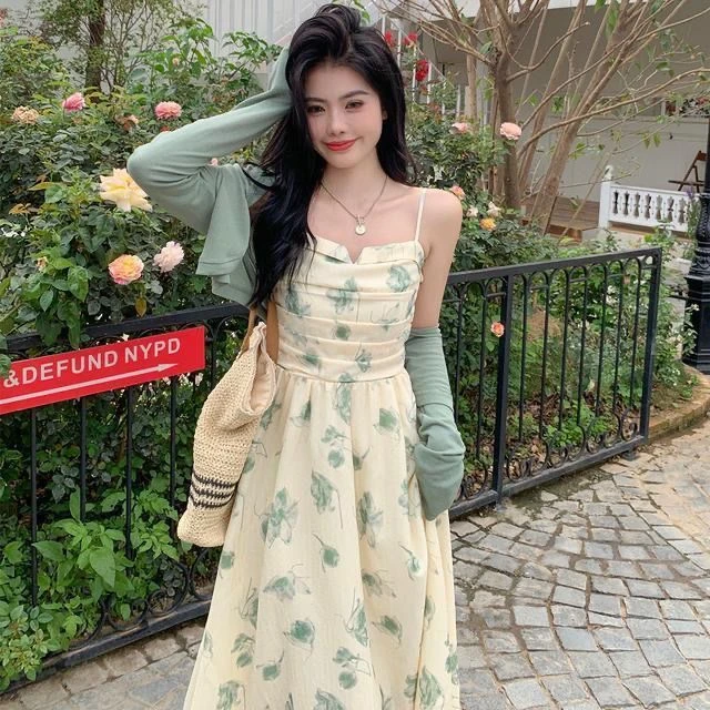 超仙温柔风绿色碎花吊带裙防晒小开衫度假设计感雪纺两件套连衣裙