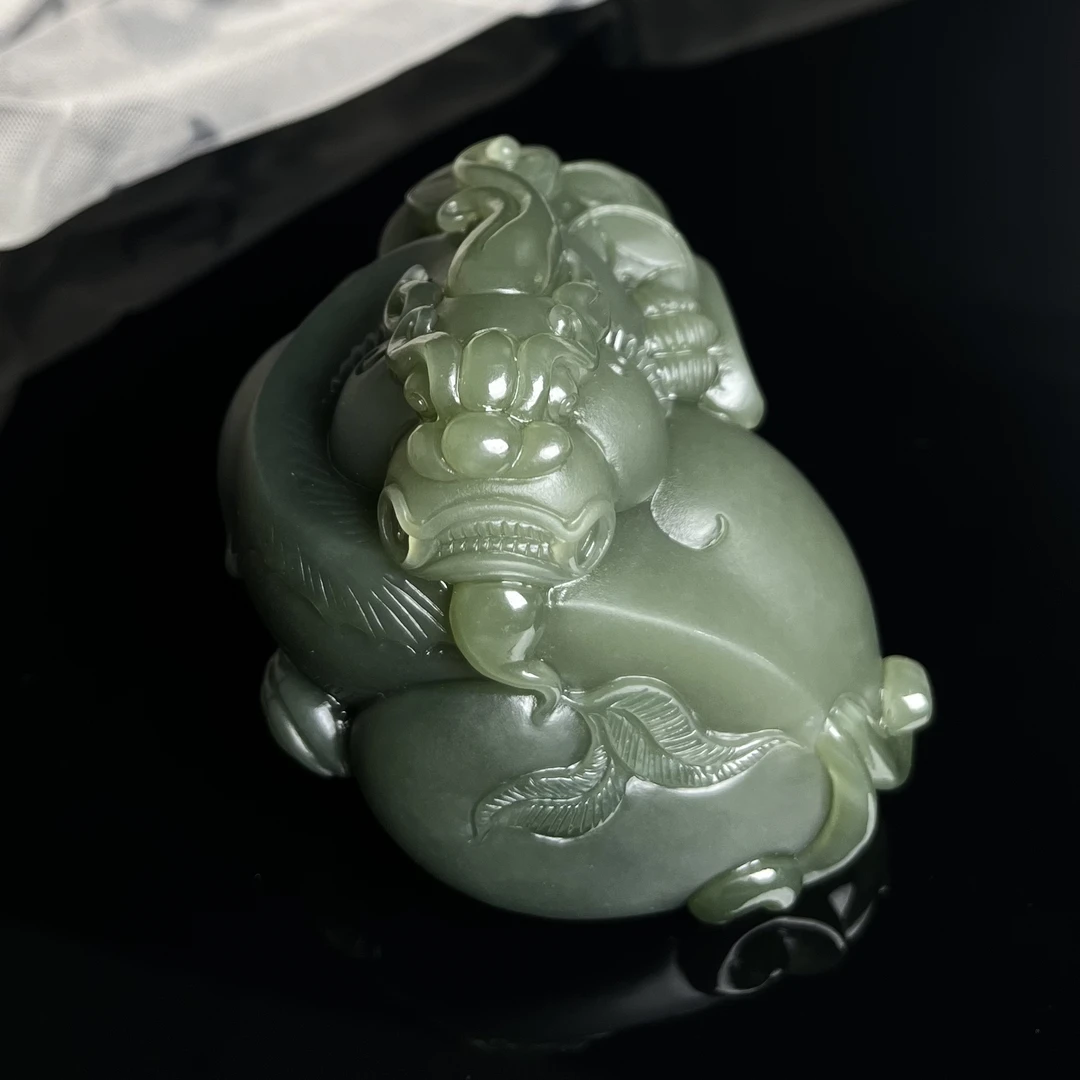 天然和田玉青海料湖水绿貔貅摆件(手工雕刻)母貔貅(WH2245)