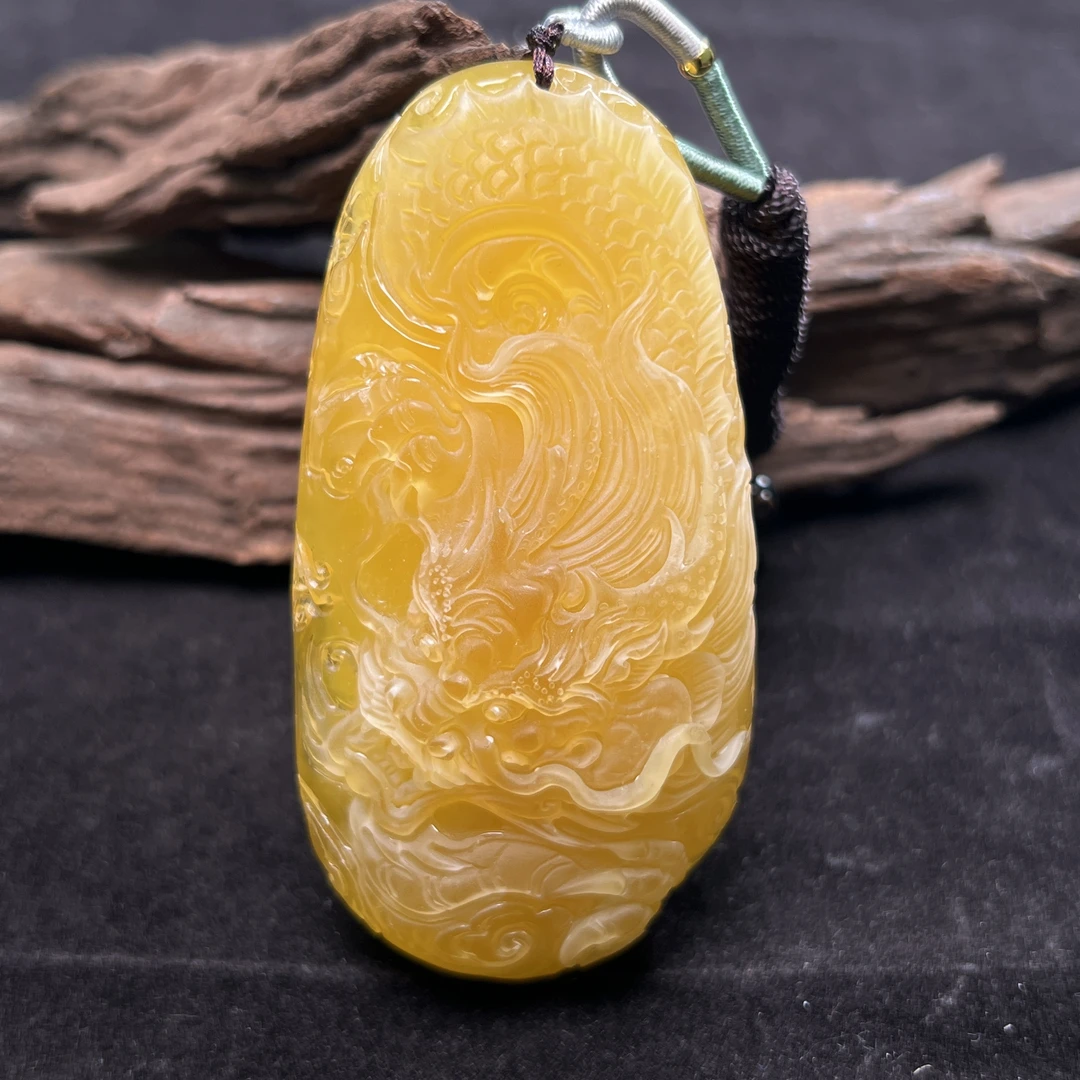 天然蜜蜡俄料龙牌挂件(XS0219)