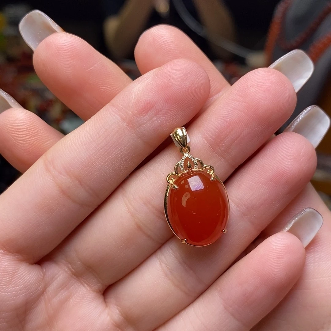 南红玛瑙吊坠18K金镶嵌冰红