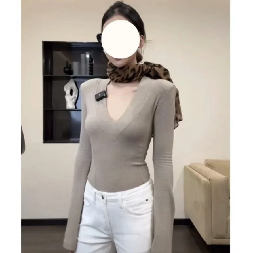 【原版直播间】黑色深V领长袖垫肩T恤气质显瘦修身性感上衣2024秋冬