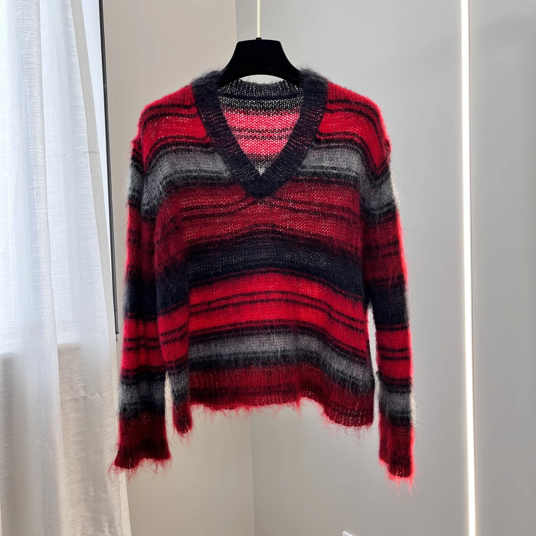 气质休闲红条纹V领毛衣女初秋宽松长袖上衣减龄显白百搭套头