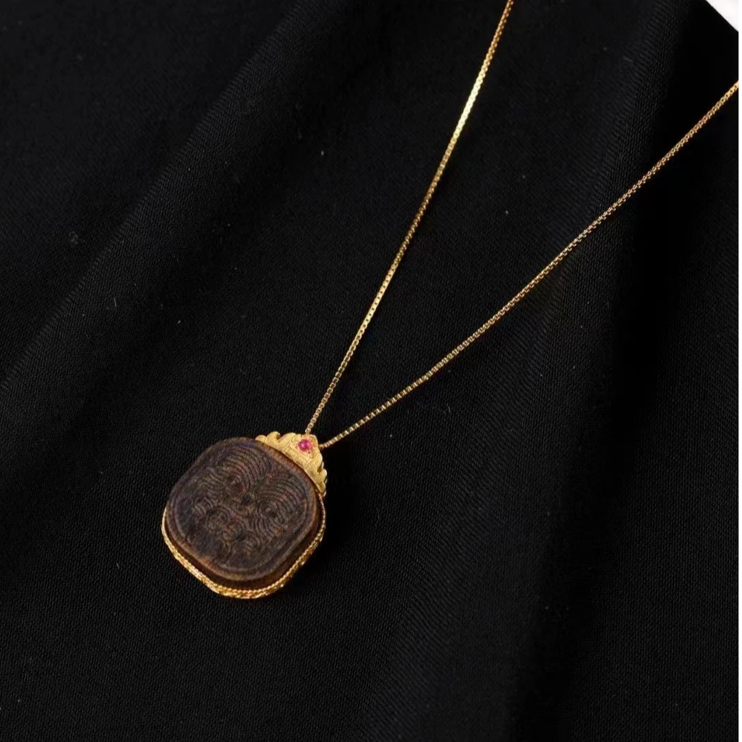 野生越南芽庄棋楠沉香木沉水雕刻牌锁骨链