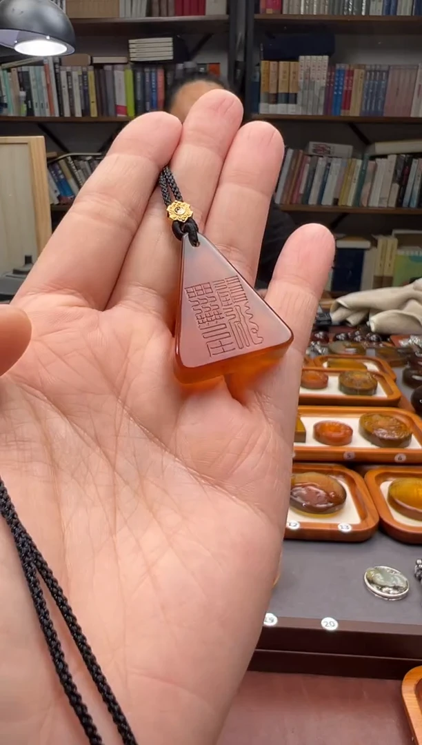 【闪购商品】琥珀颈饰未镶嵌利见大人吊坠--多样性发一