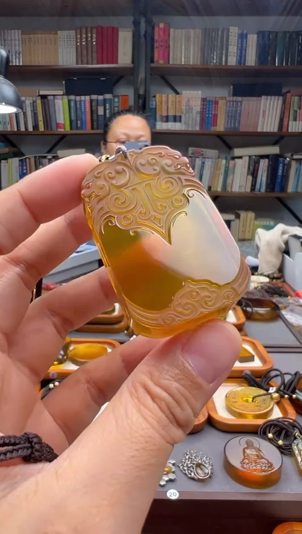 【闪购商品】琥珀颈饰未镶嵌仿古双龙护主吊坠