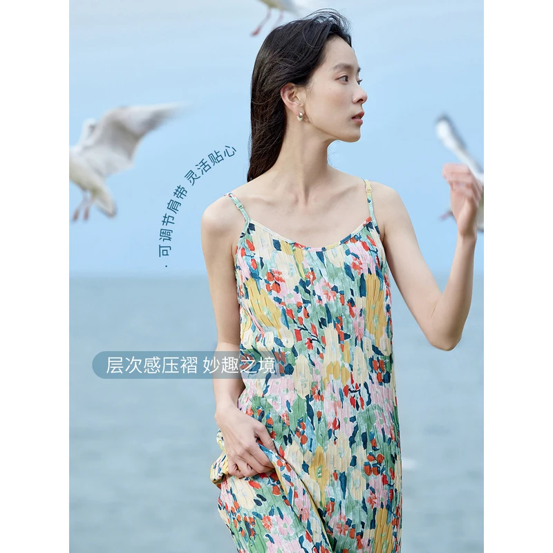 茵曼夏日清凉感百搭女装新款田园艺术压褶印花舒适显瘦吊带连衣裙