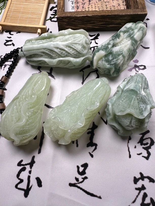 岫玉白菜手把件大手把小摆男女皆可