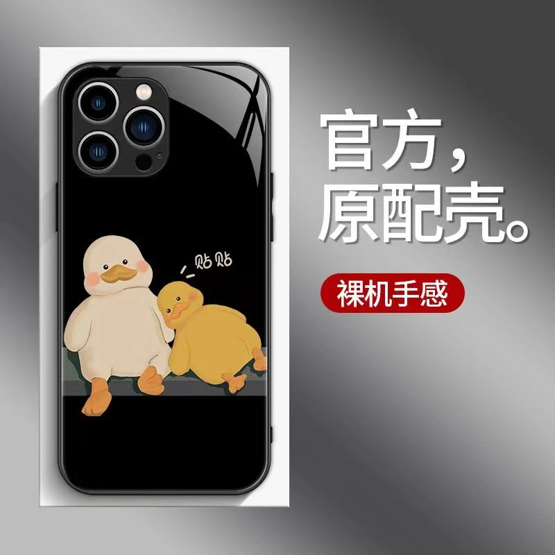 贴贴鸭情侣款12适用苹果15pro玻璃手机壳iPhone13/14promax华为60