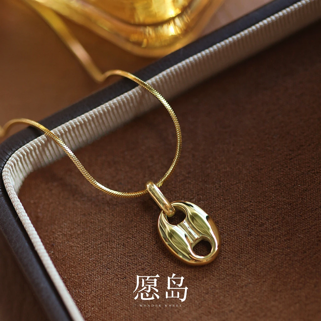 愿岛 钛钢项链 法式气质简约百搭镜面抛光猪鼻子牌牌项链ED29