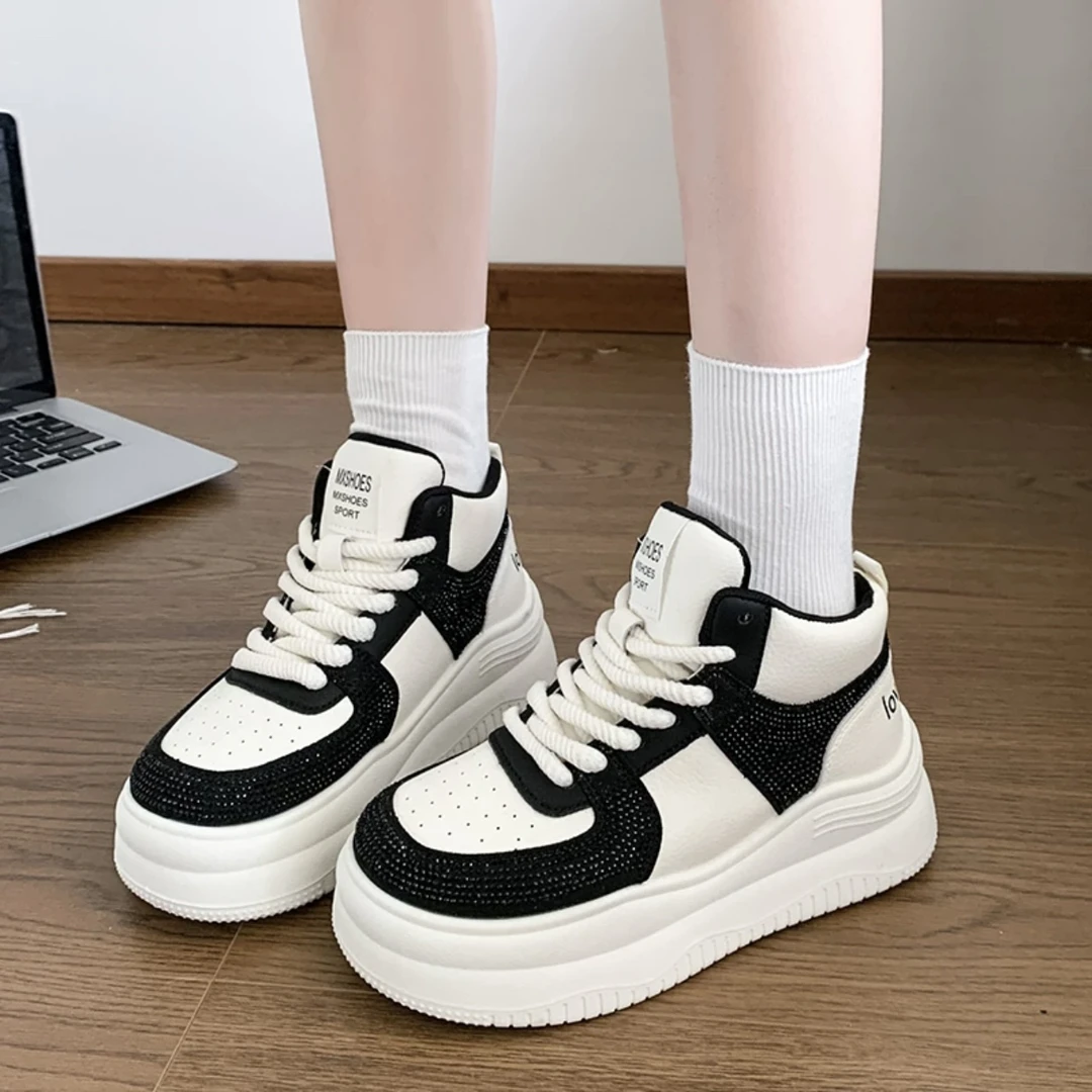 7011 厚底水钻小白鞋女秋季增高休闲运动板鞋黑白熊猫鞋子