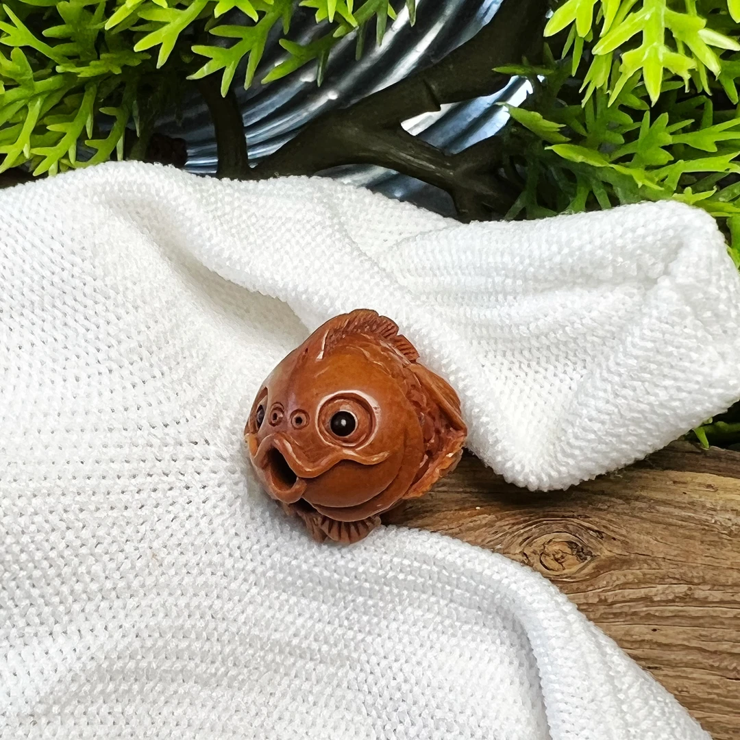 野生龙纹桃核雕刻小鱼（年年有余）一个价