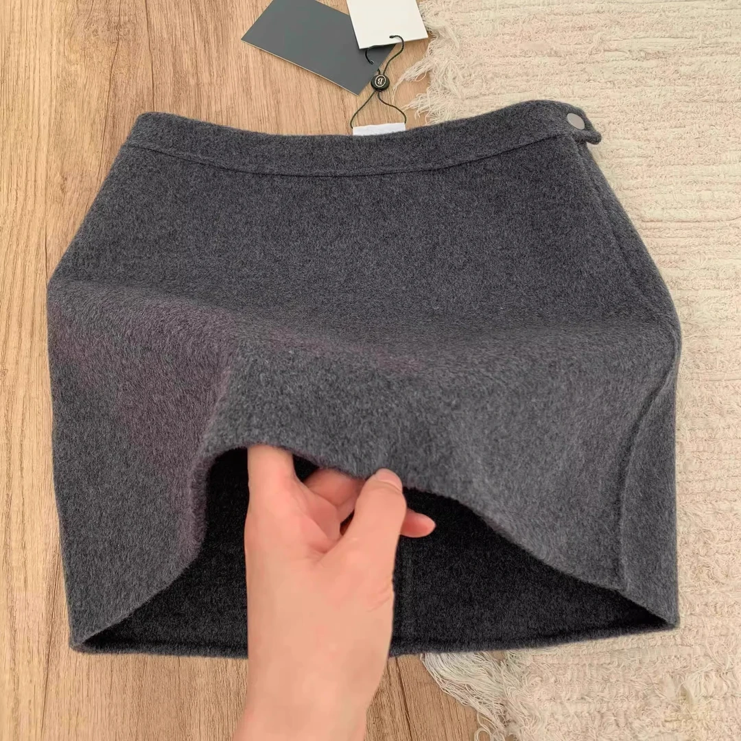 高级感灰色半身裙女春秋2025新款加厚毛呢短裙高腰显瘦a字包臀裙