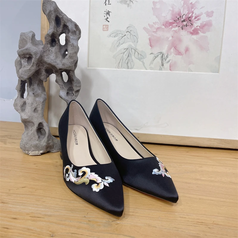 桑蚕丝气质高贵优雅百搭时尚尖头春夏舒适女士休闲高跟鞋-WX32602