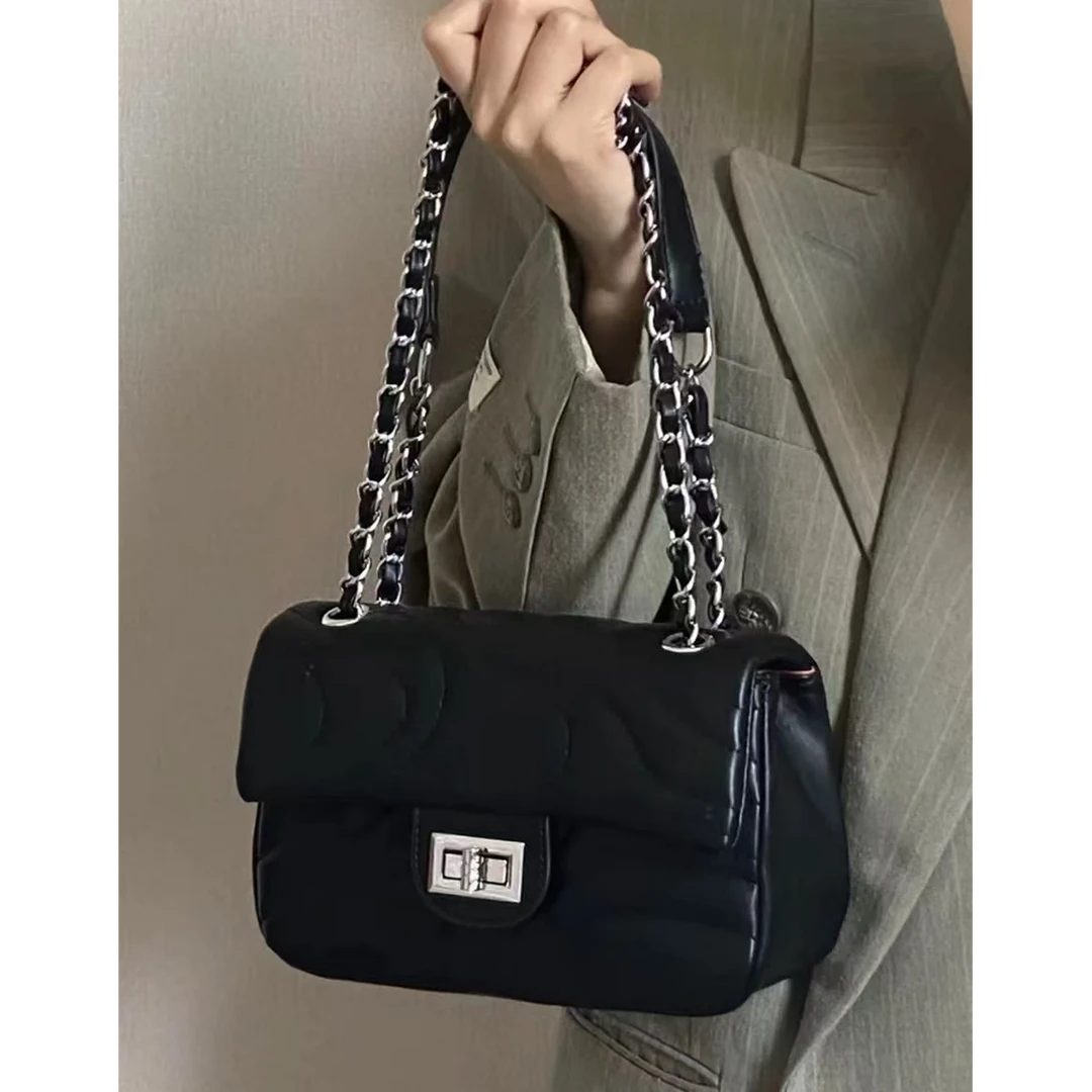 今年流行包包女士2024新款流行精致高级感小香风黑色质感斜挎小包