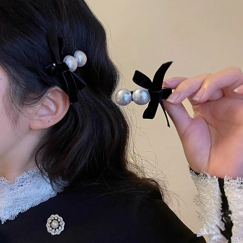 仿珠蝴蝶结边夹女2023新款高J感刘海发夹黑色丝绒鸭嘴夹子头饰