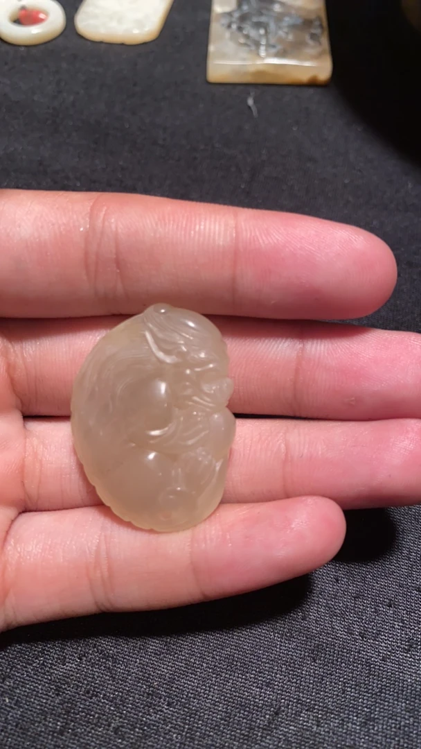 昌化冻石狮子抱球吊坠