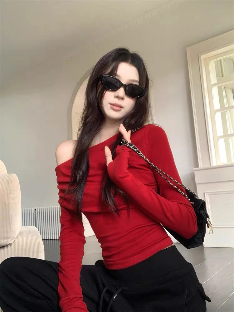 圣诞穿搭红色斜肩打底衫女秋冬季修身内搭设计感露肩长袖上衣