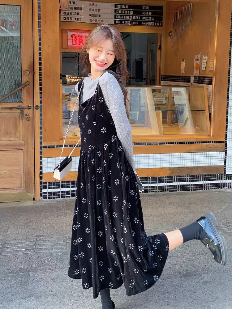 黑色丝绒吊带裙法式复古高级感印花连衣裙