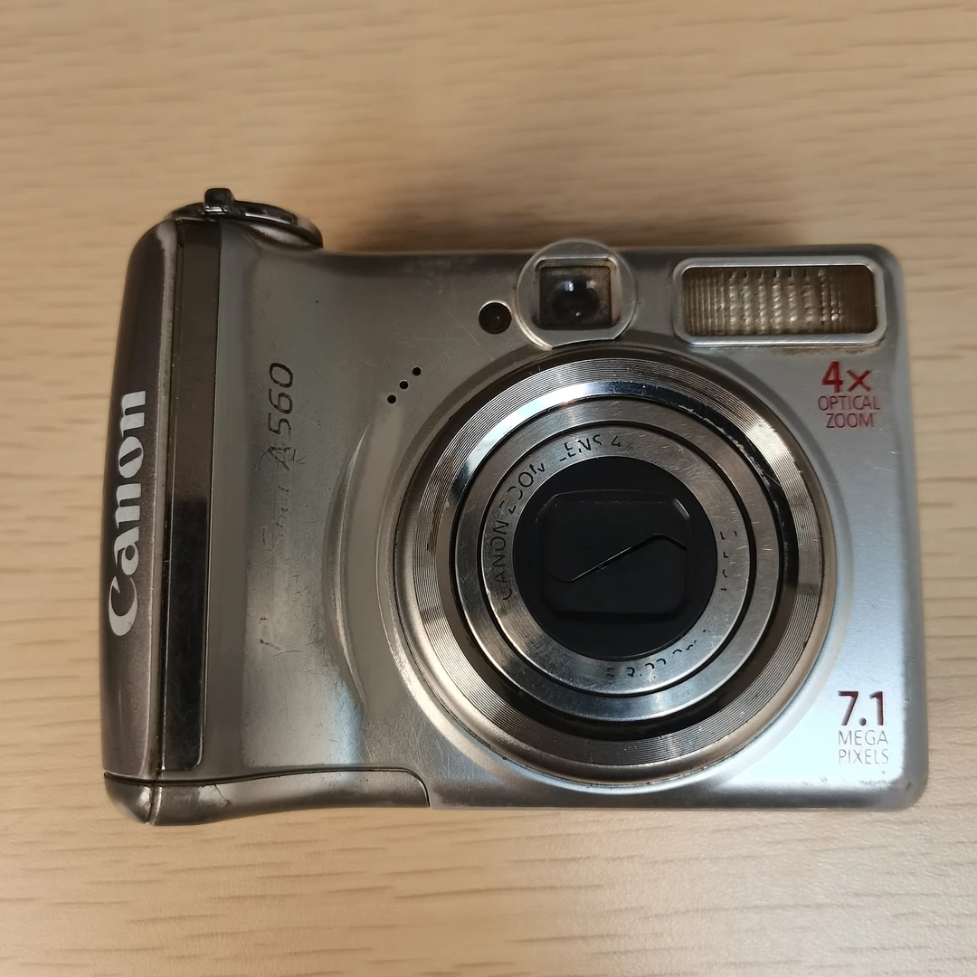 佳能A560ccd，710万像素，4倍光学变焦