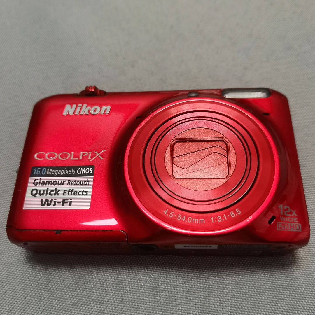 尼康S6500ccd，1600万像素，12倍光学变焦，屏幕有瑕疵，带WIFI