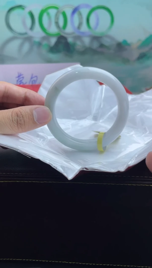 【闪购商品】翡翠手镯未镶嵌7翡翠手镯(微瑕)