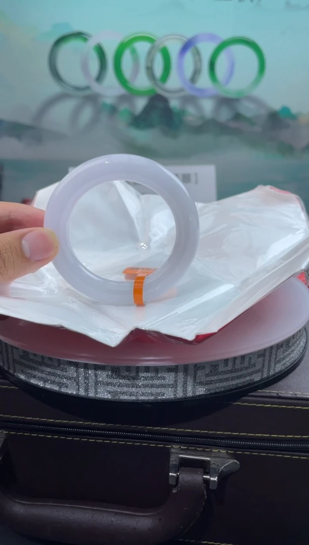 【闪购商品】翡翠手镯未镶嵌1翡翠手镯(微瑕)