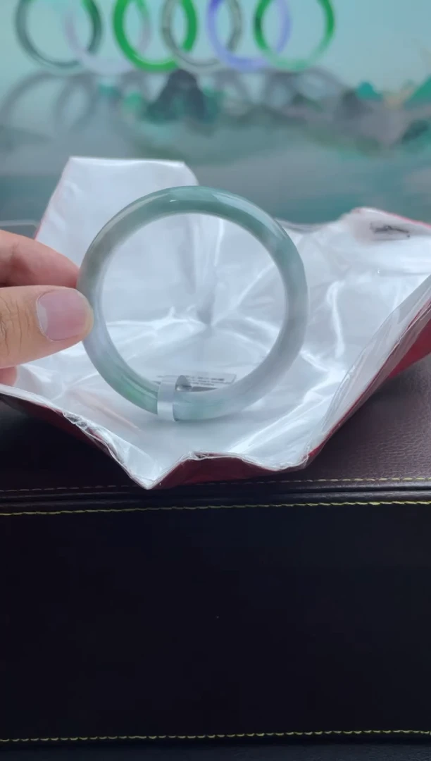 【闪购商品】翡翠手镯未镶嵌2翡翠手镯(微瑕)