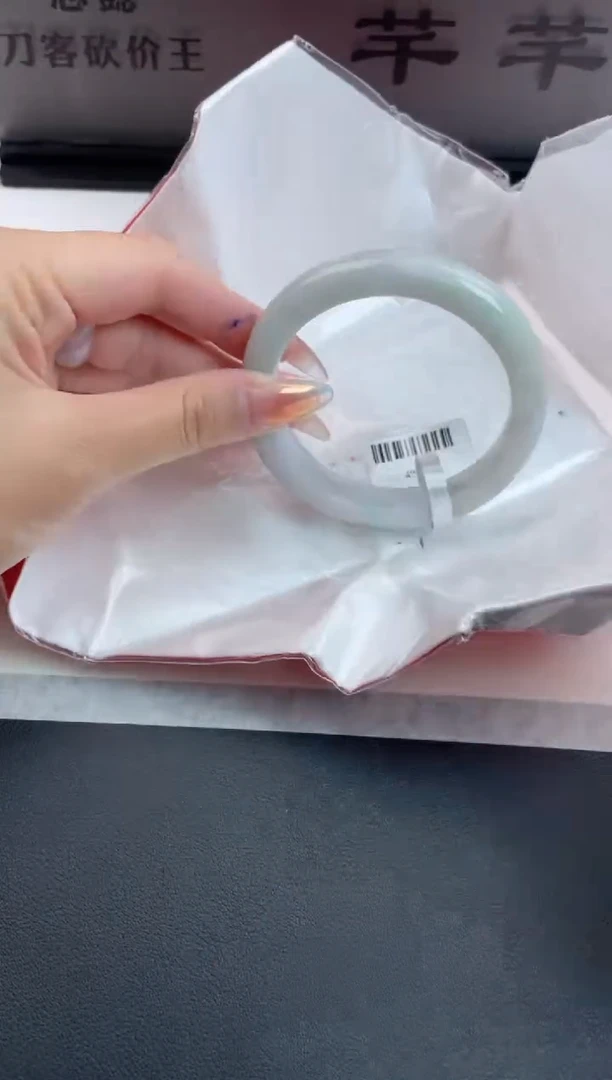 【闪购商品】翡翠手镯未镶嵌1翡翠手镯(微瑕)