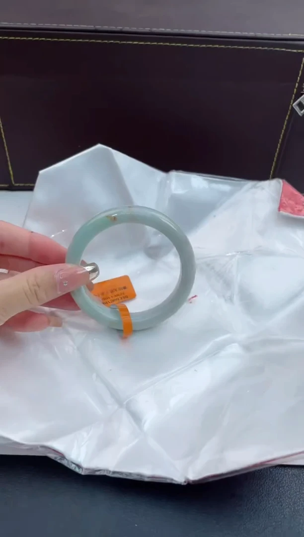 【闪购商品】翡翠手镯未镶嵌9翡翠手镯(微瑕)