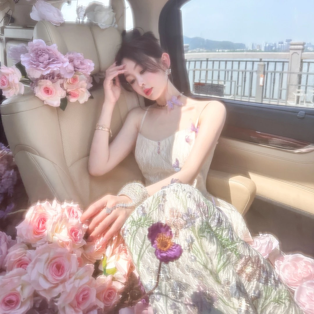 余潇潇【云端花海】法式优雅显瘦蝴蝶提花手工缝珠修身连衣裙