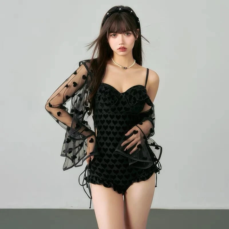 YQM【心动】泳衣女罩衫保守遮肉显瘦小胸聚拢度假高级感连体游泳装