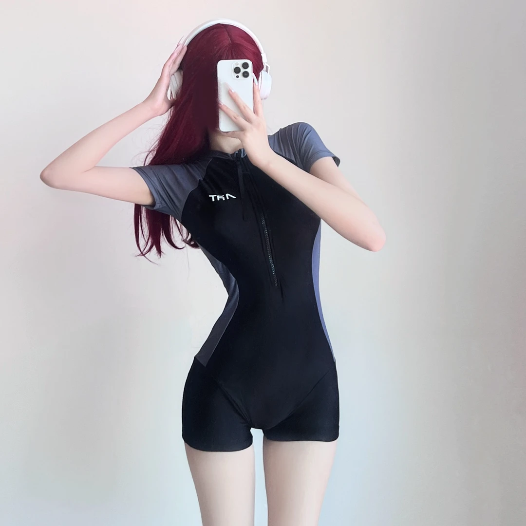 YQM【竞速】2025新款专业保守泳衣女连体网红游泳馆专用泡温泉泳装