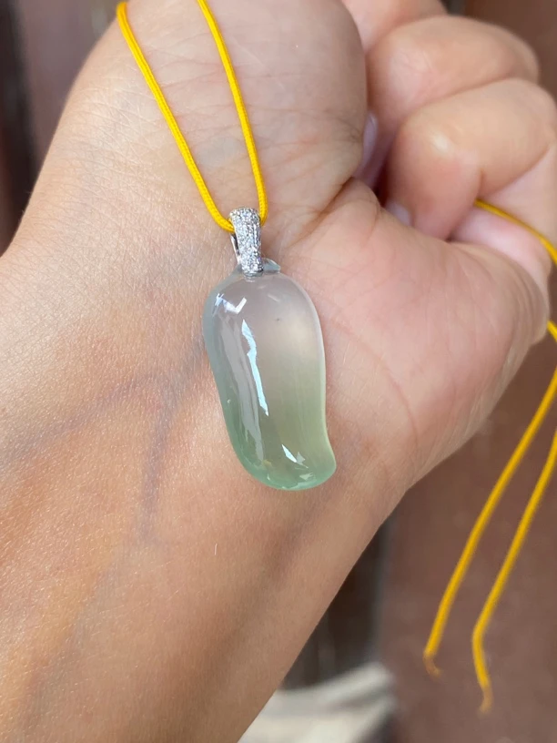 18 K金镶嵌翡翠福瓜吊坠（不含绳）